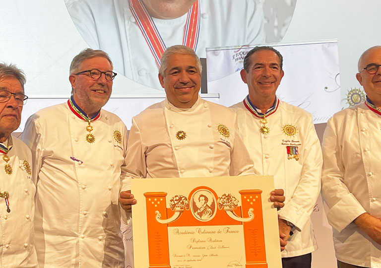 Intronisation d'Yves Moulin, enseignant en cuisine à l'Ecole des Métiers