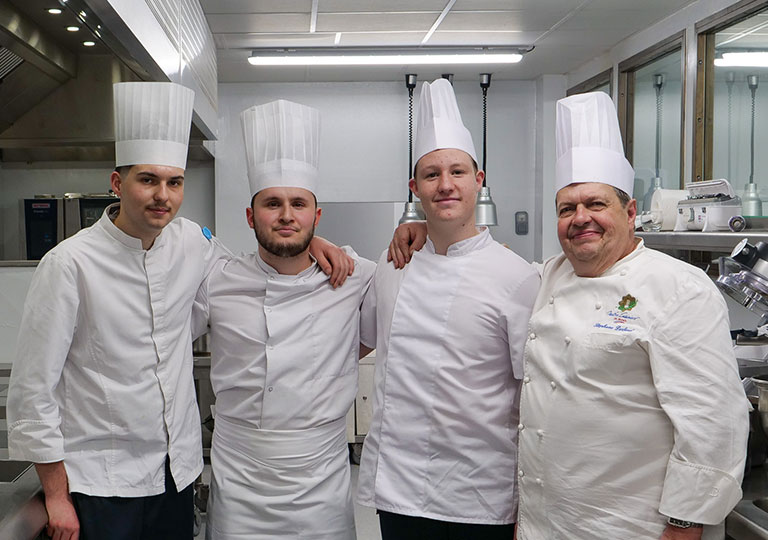 Candidats au concours du meilleur apprenti cuisinier 2024 à l'Ecole des métiers