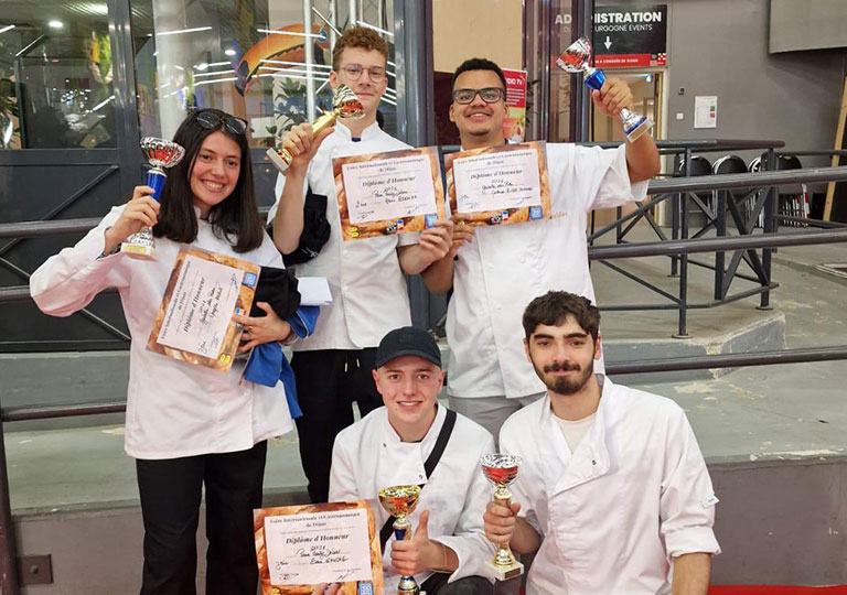 Les apprentis boulangers de l'EDM reçoivent un prix pendant la foire de Dijon