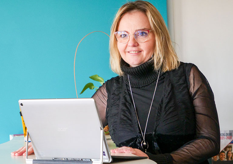 Portrait de Fanny Lefèvre, responsable RSE à l'Ecole des Métiers