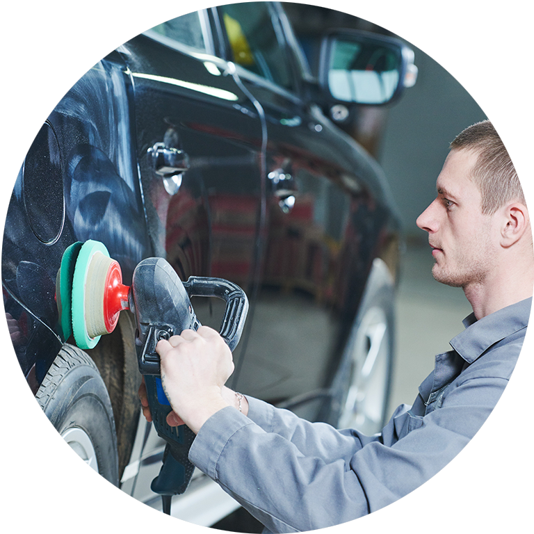 Préparation d'une intervention en carrosserie à l'atelier de l'Ecole des Métiers Dijon Métropole