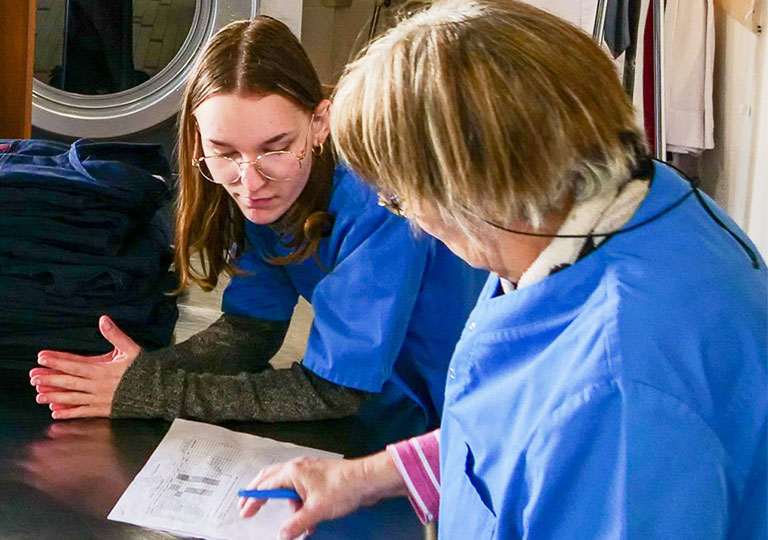 Echange entre 2 salariées du chantier d'insertion Brasserie de l'EDM