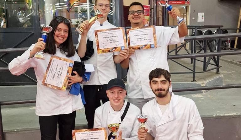 Les apprentis boulangers de l'EDM reçoivent un prix pendant la foire de Dijon