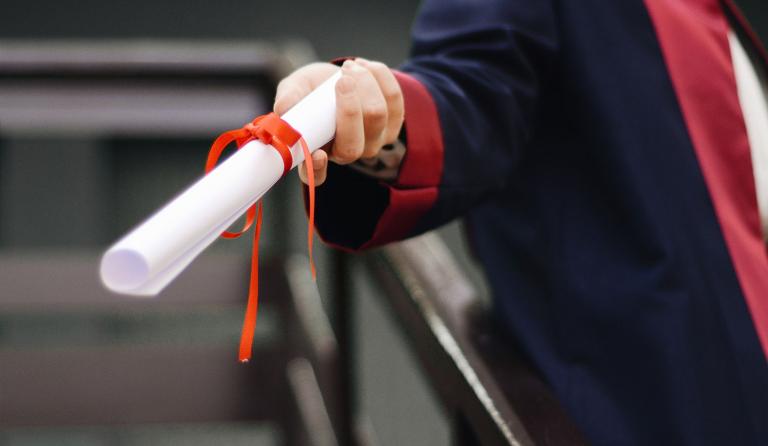 Visuel d'annonce de l'arrivée des diplômes de la session 2023-2024 à l'EDM