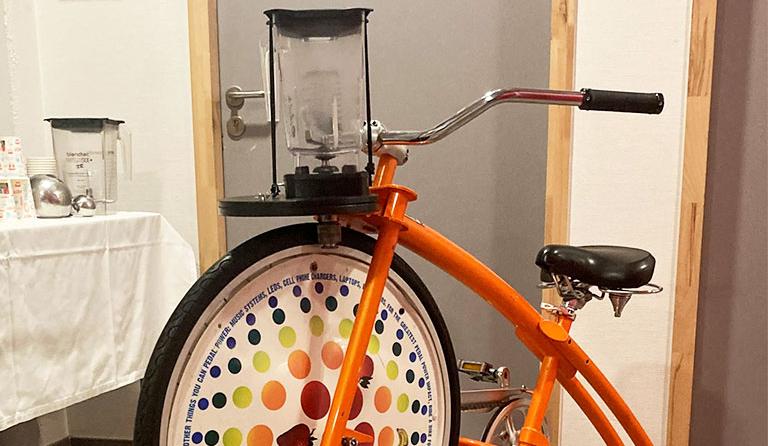 Vélo-blender pour l'opération ciné cyclo à l'EDM