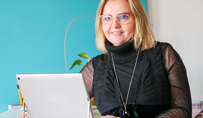 Portrait de Fanny Lefèvre, responsable RSE à l'Ecole des Métiers