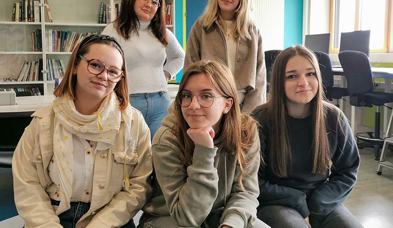 Groupe d'apprenties fleuriste 2e année de l'Ecole des Métiers