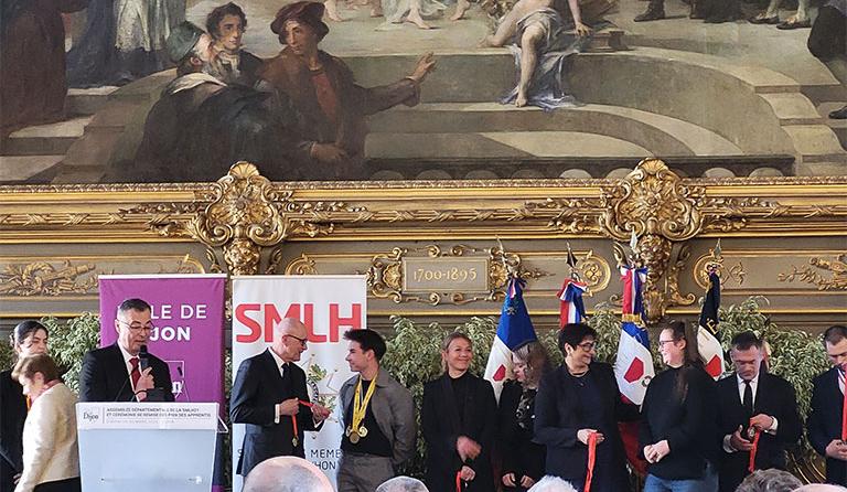 Remise prix pour Jules Bideaux, apprenti fleuriste à l'EDM.